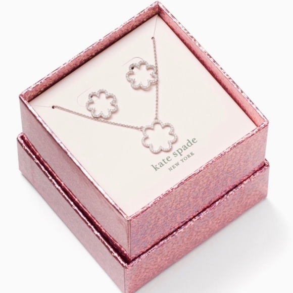 kate spade Jewelry - NEW Kate Spade Scrunched  Scallops Boxed Set